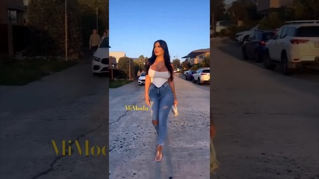 Latest street fashion style for girls with beautiful outfits ideas #outfitswear #style