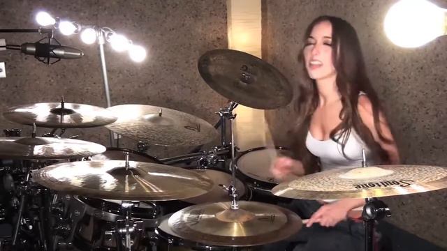 ШИКАРНАЯ БАРАБАНЩИЦА MEYTAL COHEN