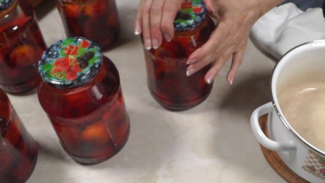 Легкий и вкусный рецепт компота из слив на зиму