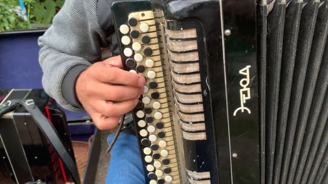 Спустилась ночь                               прощальное танго                Разбор на баяне