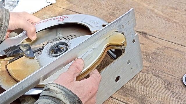 Разбираем дисковую пилу Интерскол.