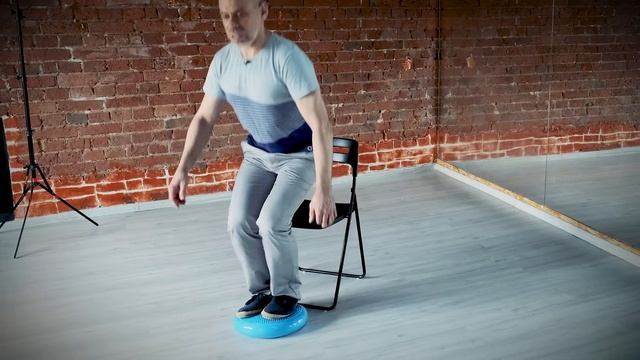 БАЛАНСИРОВОЧНАЯ ПОДУШКА | Упражнения для укрепления мышц спины дома | Правильная осанка