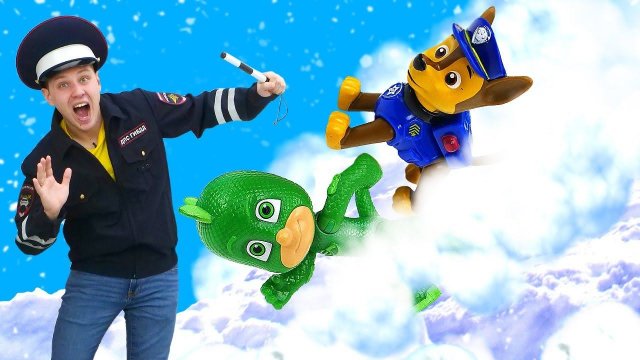 Веселая школа - Что делает полиция зимой - Развивающее видео про машинки