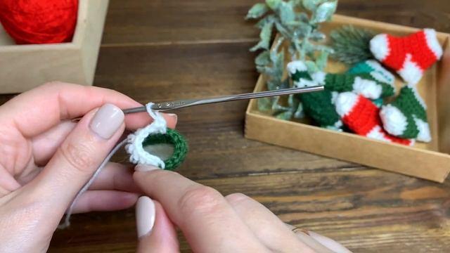 Простой мини ? НОСОЧЕК ? крючком для новогоднего декора