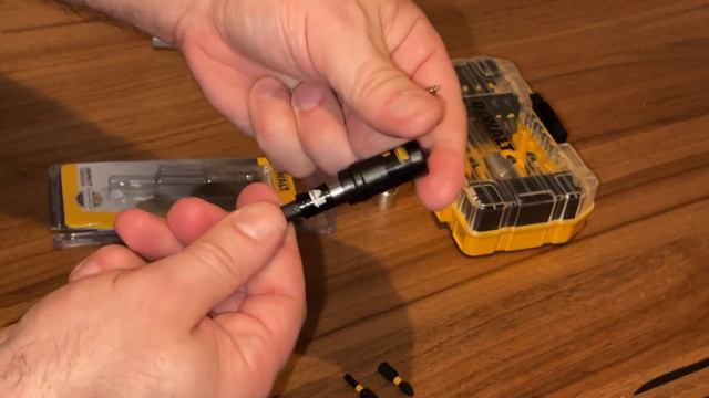 Приспособы для шуруповерта от Dewalt