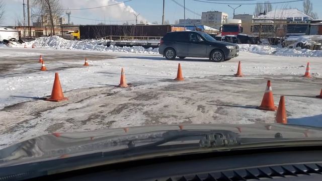 Как проще выполнять поворот на 90 градусов и левый правый повороты на автодроме #поворотынаавтодром