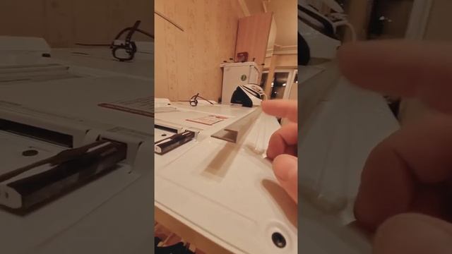 Как подвесить телевизор на стену без кронштейна. Лайвхак?