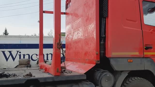 Собираем МАЗ после ДТП.mp4