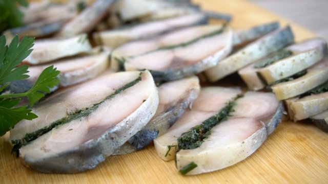 Посол скумбрии "Рыбное сало" способом привезенным с крайнего севера! Нереальная вкуснота