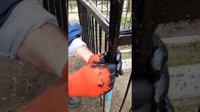 Покраска ограды забора труб прутьев