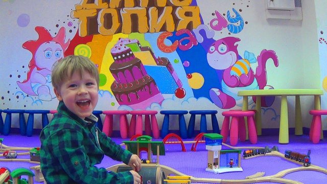 Железная дорога BRIO - Видео про паровозики для детей - Детский канал Max Show for Kids