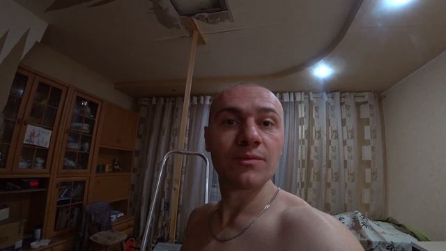 Демонтаж потолка подвесного из гипсокартона.