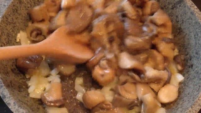 Жаркое с картошкой и грибами в горшочках / Мясо в горшочках с картошкой / Горшочек рецепт