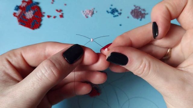 Фигурка человеческое сердце из бисера в технике крестик