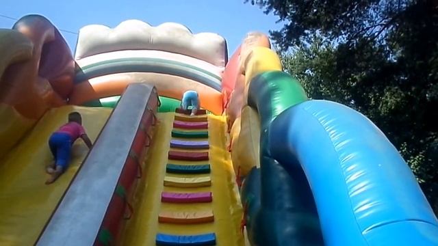 Надувная горка