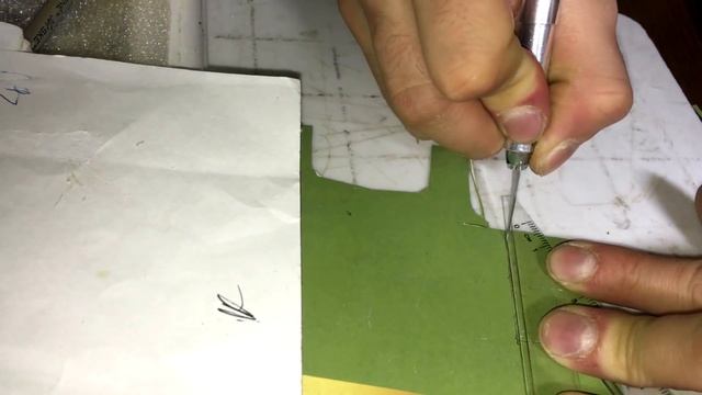 КАК СДЕЛАТЬ МАШИНКУ ИЗ КАРТОНА НА ПУЛЬТЕ УПРАВЛЕНИЯ СВОИМИ РУКАМИ.