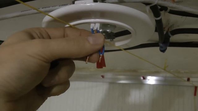 Натяжной потолок своими руками: Установка закладных под светильники, люстру и потолочный карниз