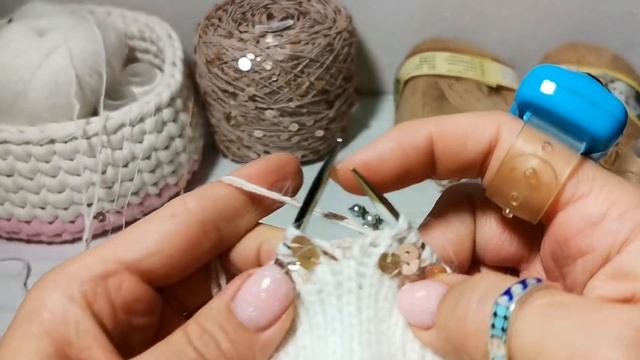 Самая модная шапка сезона. Вязаная шапка с пайетками