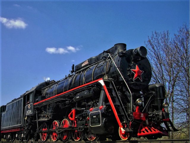 Наш паровоз вперед летит...