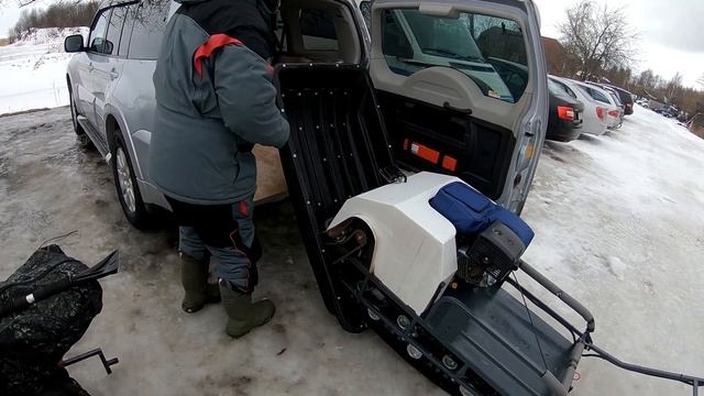 Погрузка мотобуксировщика (мотособаки) в машину в одного