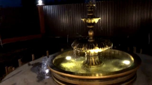 Садовый фонтан с подсветкой  // КОРОЛЕВСКАЯ АРХИТЕКТУРА