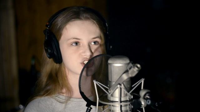 Патриотическая песня РУСЬ (кавер) – Ярослава Босова. Красивый голос!