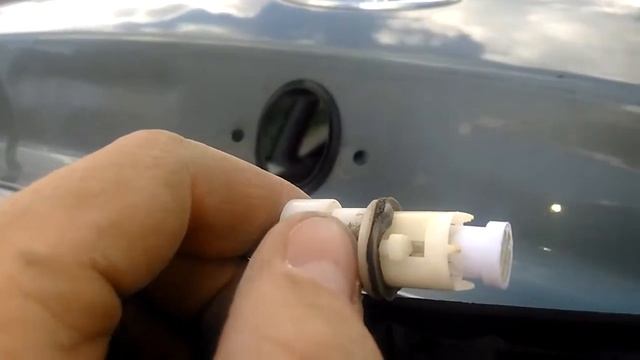 Замена лампочек подсветки номерного знака лада калина (универсал)!!!