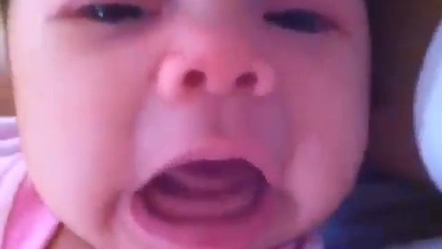 Малыш плачет с автотюном