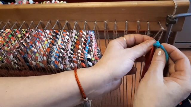 ПЛЕТЕМ КОВРИК ИЗ НЕНУЖНЫХ ВЕЩЕЙ.ХЛАМОТЕРАПИЯ