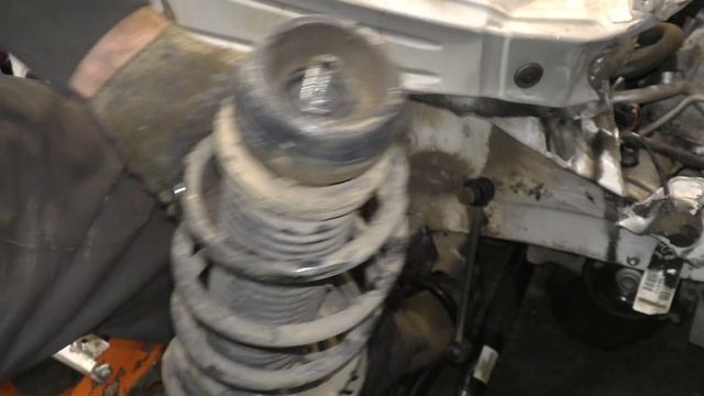 VW Polo и Skoda Rapid - замена передних стоек, пружин, опор и опорных подшипников