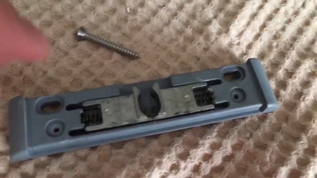 Если клинит балконную(пластиковую) дверь