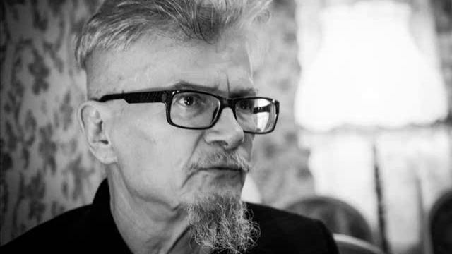 Эдуард Лимонов читает стихи.