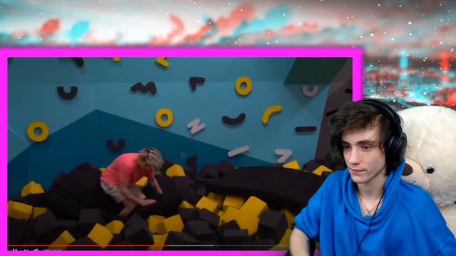 ЛЕША МАЙСАК ЭКСТРЕМАЛЬНЫЙ ПОЛ ЭТО ЛАВА В БАТУТНОЙ АРЕНЕ ЧЕЛЛЕНДЖ РЕАКЦИЯ НА ЛЕША МАЙСАКА