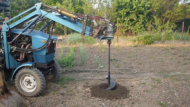 самодельный  гидравлический ямобур на фронтальный погрузчик мини трактора