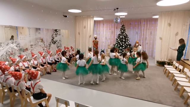 Зимний утренник в средней группе