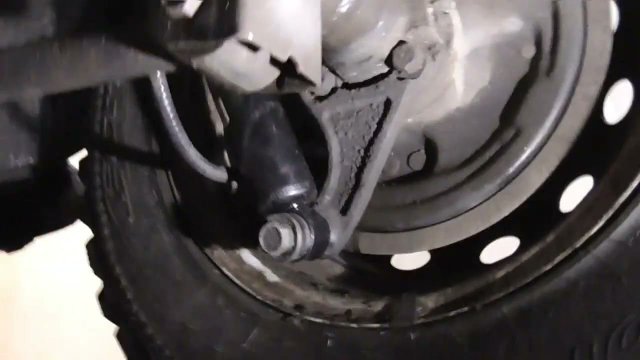 Замена задних амортизаторов на Ниве Легенда.