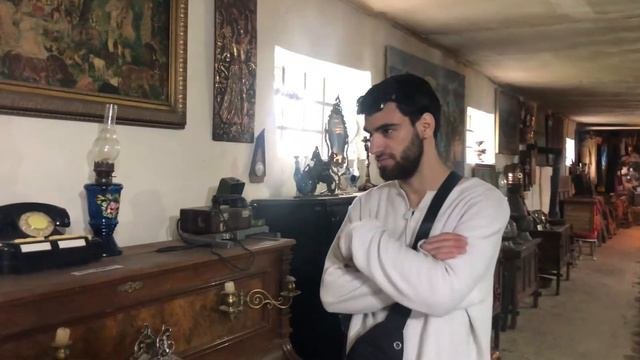 Музей в саду у дороги в райцентре Карабудахкент