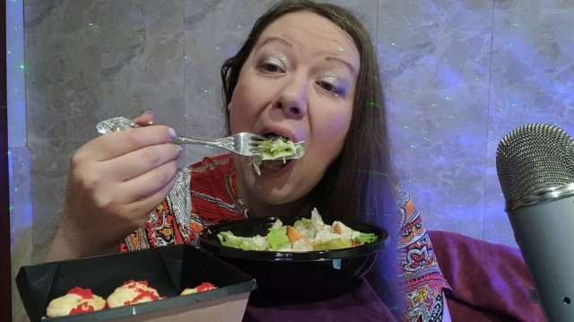 Вкусный МУКБАНГ ПЛЮС ВОПРОС-ОТВЕТ, Расскажу о себе, Приятный шепот и звуки еды