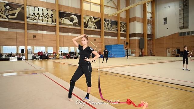 Аверины Дина и Арина. Подготовка нового показательного упражнения.