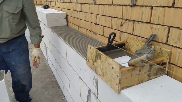 Приспособление для кладки блоков