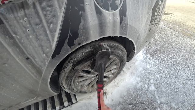 КАК ПОМЫТЬ МАШИНУ НА МОЙКЕ САМООБСЛУЖИВАНИЯ ЗА 100 РУБЛЕЙ.