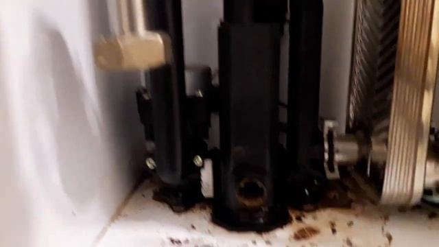 Обслуживание Котла Навьен [ Как снять трехходовой клапан и насос ]