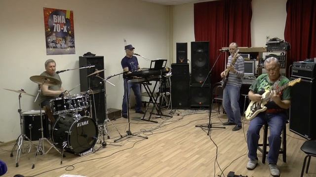 Облака в реке В реку смотрятся облака Кавер группа 'ВИА 70 х Белоомут' Клуб по интересам