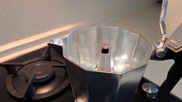 Как правильно варить кофе в гейзерной кофеварке? [coffee]
