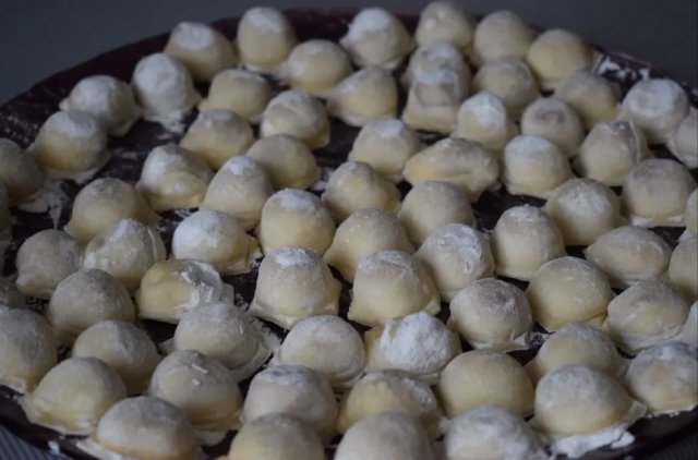 Как приготовить вкусные и сочные пельмени.