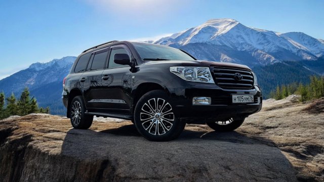 Toyota Land Cruiser 200 Black 2011 V8 4.7