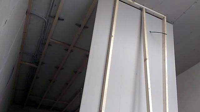 Как самому поднять и закрепить лист гипсокартона на потолок.#гипсокартонныйпотолок #быстро #2минуты