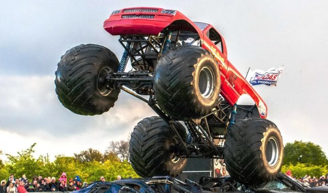 Монстр Трак Внедорожник Бигфут Мультики про Машинки Monster Truck Bigfoot Мультфильмы для Детей
