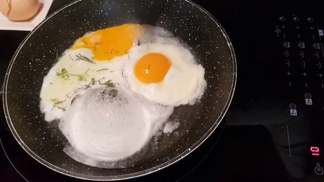 КАК ПОЖАРИТЬ ЯЙЦА БЕЗ КАПЛИ ЖИРА/ЯИЧНИЦА--ГЛАЗУНЬЯ/ПОЖАРИТЬ НА ВОДЕ