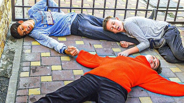 Чужой сожрал Катю!! ПРОЩАНИЕ С 9-м "А"!! Конец сезона! (Крутые детки) Cool Kids